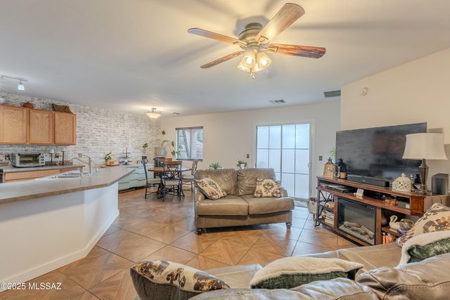 650 W Calle Franja Verde, Sahuarita, AZ 85629