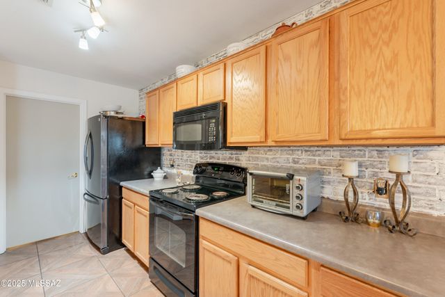 650 W Calle Franja Verde, Sahuarita, AZ 85629