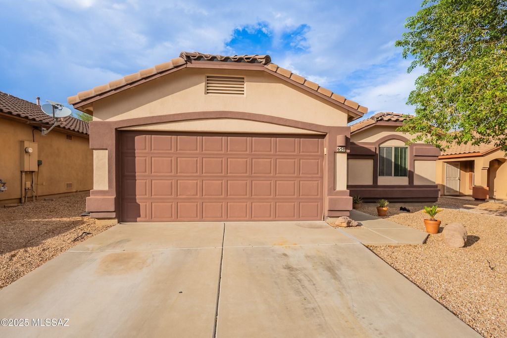 650 W Calle Franja Verde, Sahuarita, AZ 85629