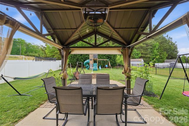 3017 Spinner Court, Denver, NC 28037