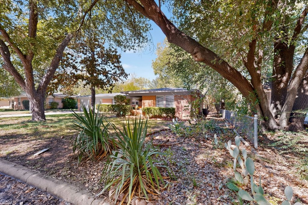 6905 Norma Street, Fort Worth, TX 76112
