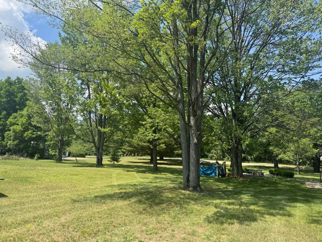 705 Nicolet Trail, Houghton Lake, MI 48629