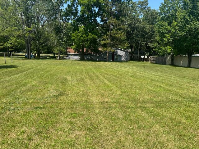 705 Nicolet Trail, Houghton Lake, MI 48629