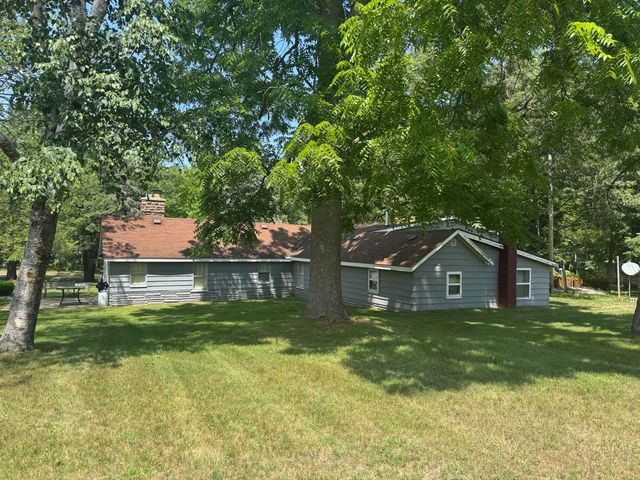 705 Nicolet Trail, Houghton Lake, MI 48629