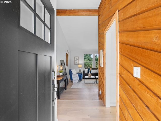 1925 HILLHOUSE Dr, West Linn, OR 97068