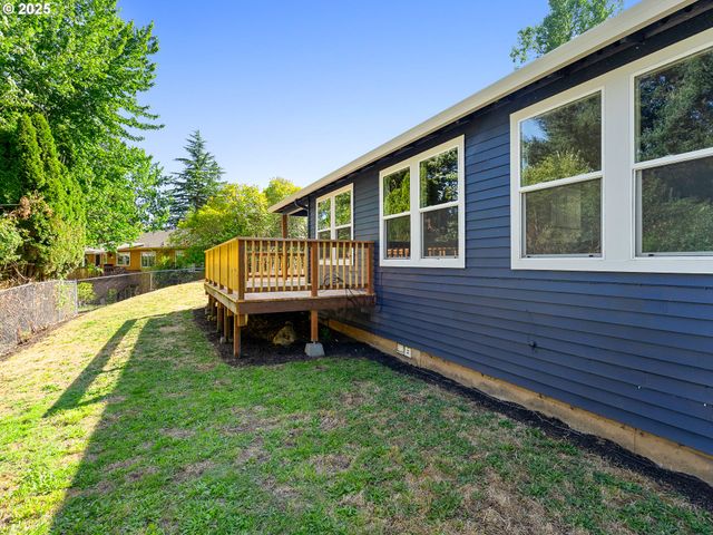 1925 HILLHOUSE Dr, West Linn, OR 97068