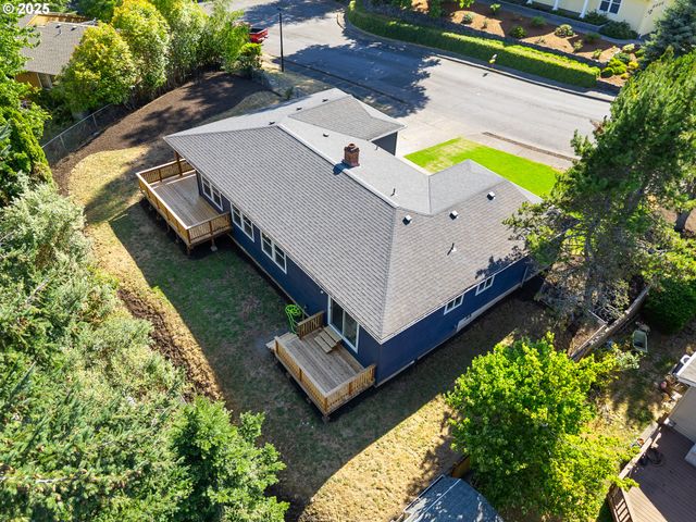 1925 HILLHOUSE Dr, West Linn, OR 97068