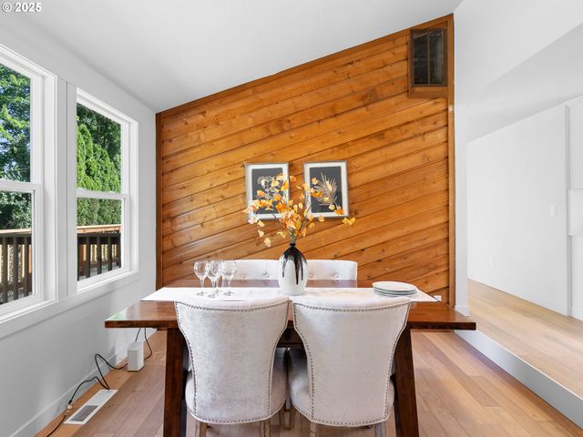 1925 HILLHOUSE Dr, West Linn, OR 97068