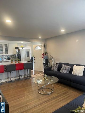 501 2nd Avenue, Roselle, NJ 07203