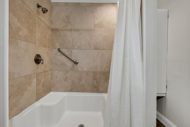 148 S Oak Bluff Street, Trinity, TX 75862