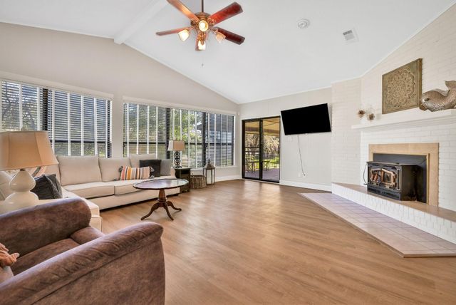 148 S Oak Bluff Street, Trinity, TX 75862