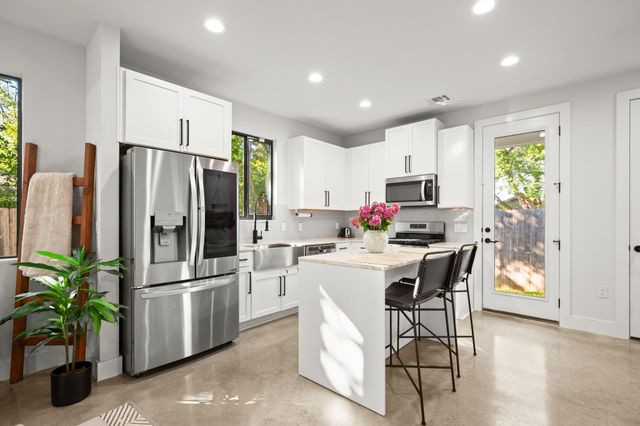 619 Hammack DR 2, Austin, TX 78752