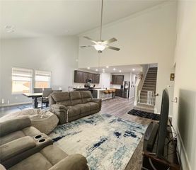 907 Main ST, Hutto, TX 78634