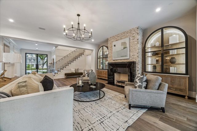 9 Valley Forge Drive, Bunker Hill Village, TX 77024