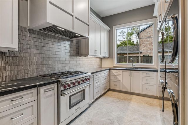9 Valley Forge Drive, Bunker Hill Village, TX 77024