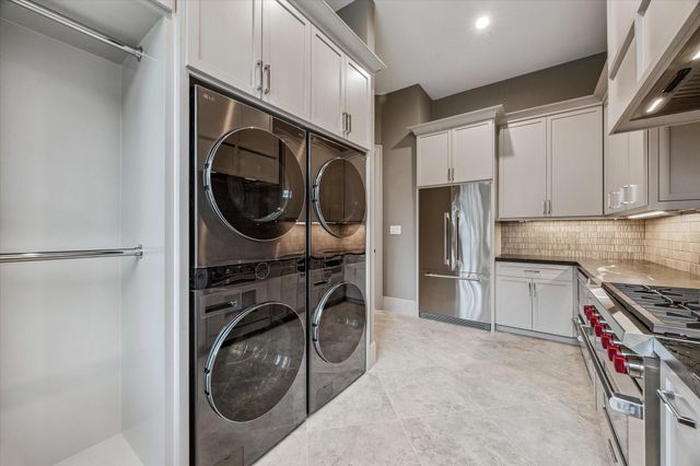 9 Valley Forge Drive, Bunker Hill Village, TX 77024