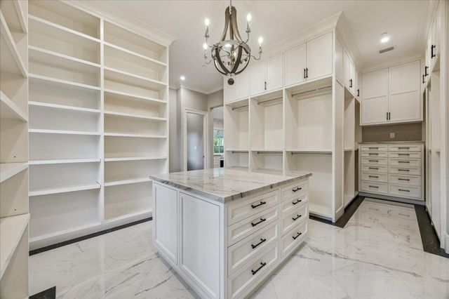 9 Valley Forge Drive, Bunker Hill Village, TX 77024