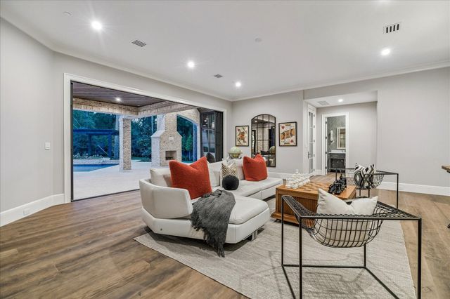 9 Valley Forge Drive, Bunker Hill Village, TX 77024