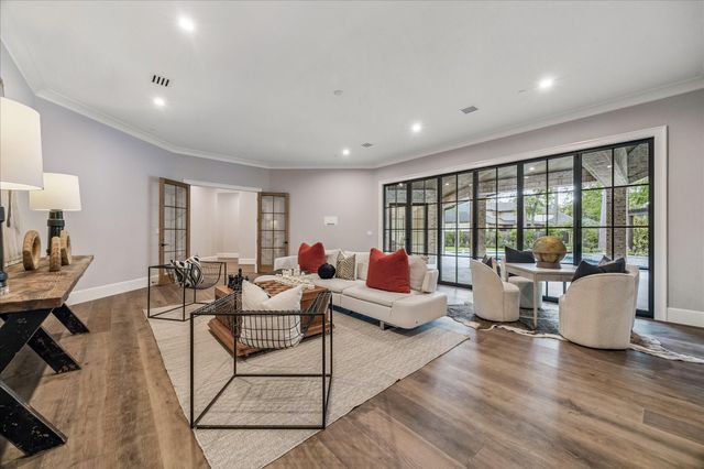 9 Valley Forge Drive, Bunker Hill Village, TX 77024