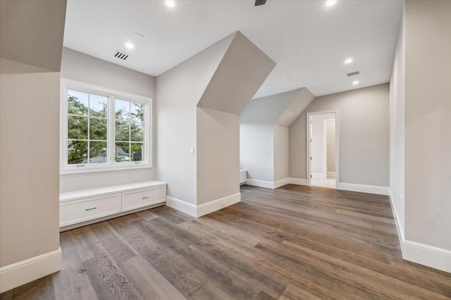 9 Valley Forge Drive, Bunker Hill Village, TX 77024