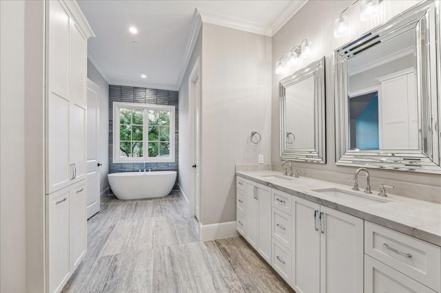 9 Valley Forge Drive, Bunker Hill Village, TX 77024