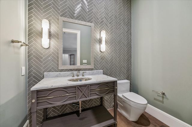 9 Valley Forge Drive, Bunker Hill Village, TX 77024