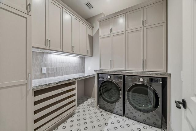 9 Valley Forge Drive, Bunker Hill Village, TX 77024