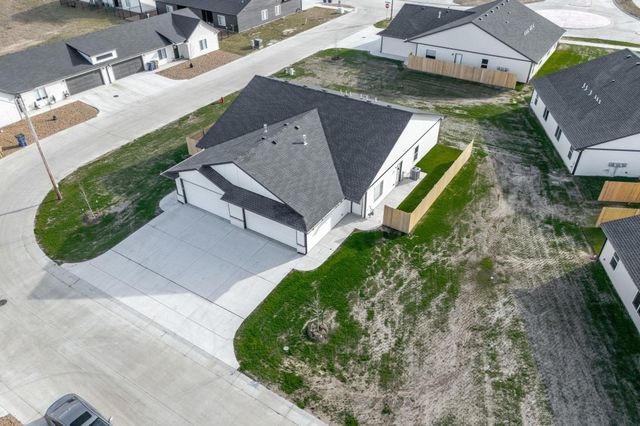 471 E Harper St, Valley Center, KS 67147