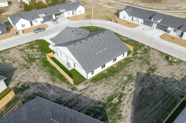 471 E Harper St, Valley Center, KS 67147