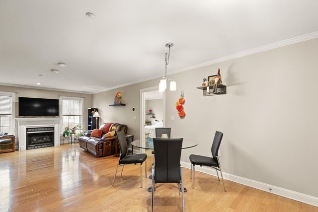 8 Crowninshield St 111, Peabody, MA 01960