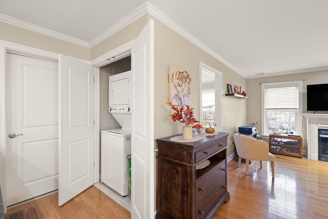 8 Crowninshield St 111, Peabody, MA 01960