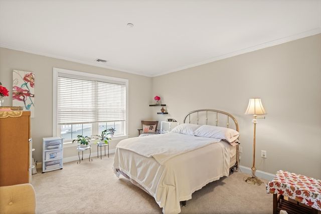 8 Crowninshield St 111, Peabody, MA 01960