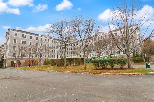 8 Crowninshield St 111, Peabody, MA 01960