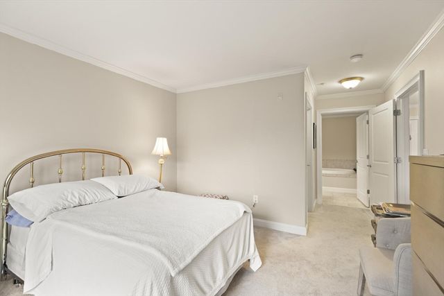 8 Crowninshield St 111, Peabody, MA 01960