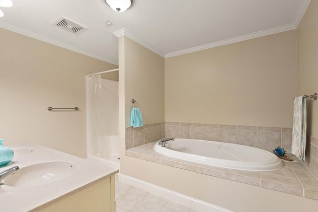 8 Crowninshield St 111, Peabody, MA 01960