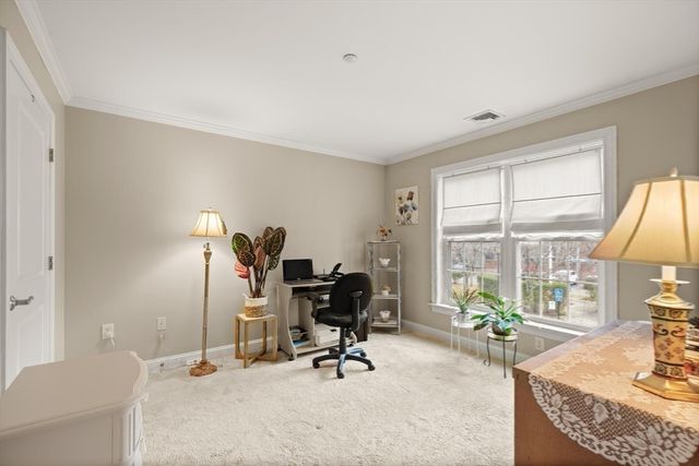 8 Crowninshield St 111, Peabody, MA 01960