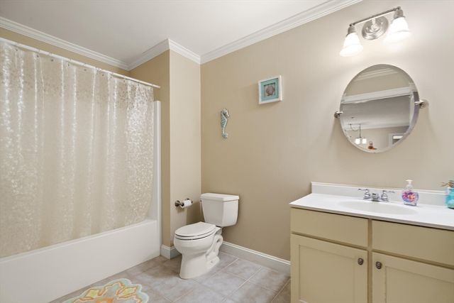 8 Crowninshield St 111, Peabody, MA 01960