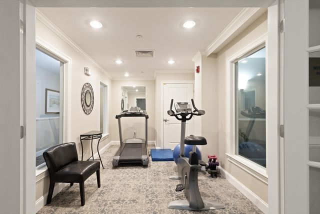 8 Crowninshield St 111, Peabody, MA 01960