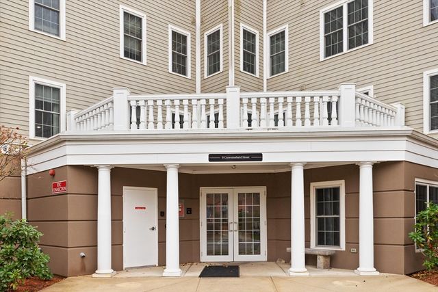 8 Crowninshield St 111, Peabody, MA 01960