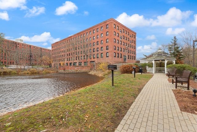 8 Crowninshield St 111, Peabody, MA 01960