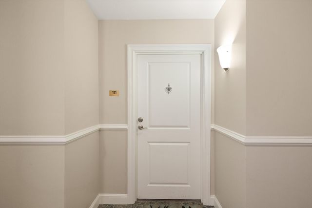 8 Crowninshield St 111, Peabody, MA 01960