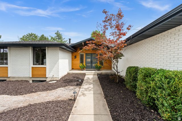 2241 E SOMERSET DR, Cottonwood Heights, UT 84121