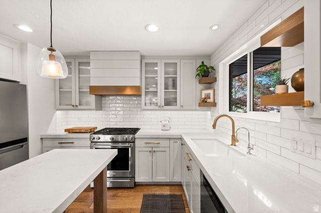2241 E SOMERSET DR, Cottonwood Heights, UT 84121