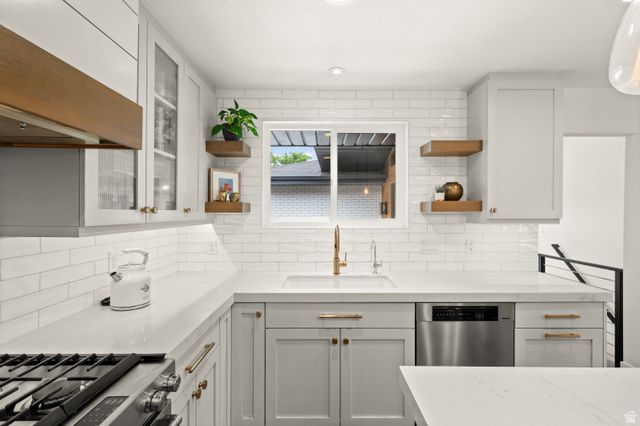 2241 E SOMERSET DR, Cottonwood Heights, UT 84121