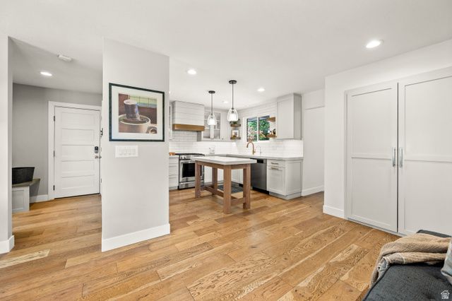 2241 E SOMERSET DR, Cottonwood Heights, UT 84121