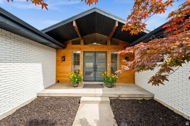 2241 E SOMERSET DR, Cottonwood Heights, UT 84121