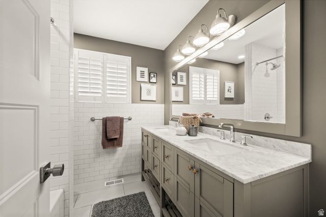 2241 E SOMERSET DR, Cottonwood Heights, UT 84121