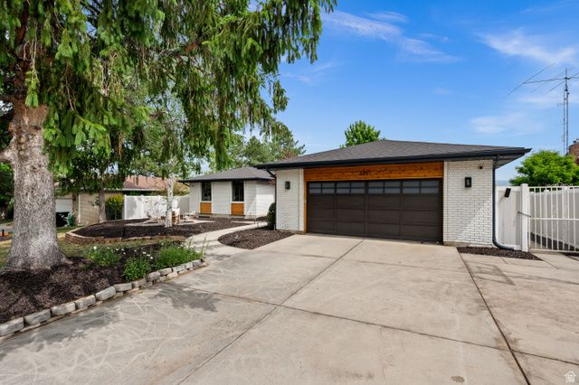 2241 E SOMERSET DR, Cottonwood Heights, UT 84121