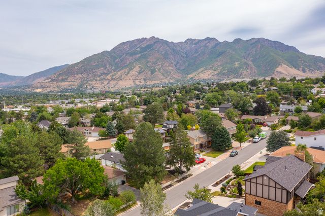 2241 E SOMERSET DR, Cottonwood Heights, UT 84121