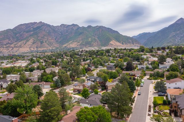 2241 E SOMERSET DR, Cottonwood Heights, UT 84121